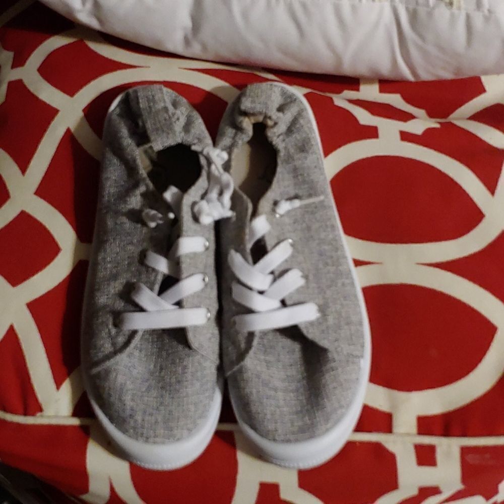 Grey soul mates tennis shoes